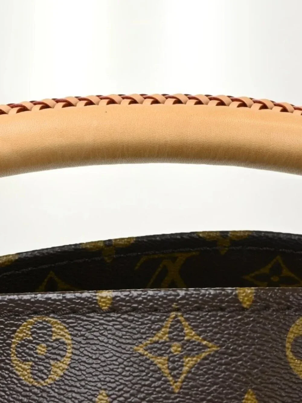 Louis Vuitton Monogram Artsy MM Handbag M40249